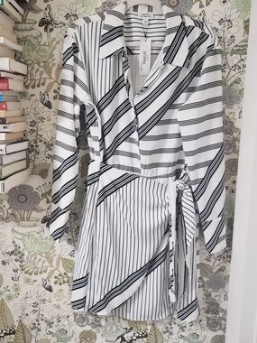The Drop Striped Wrap Dress - White & Black